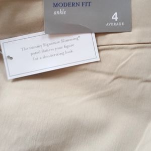 Signature slimming pants